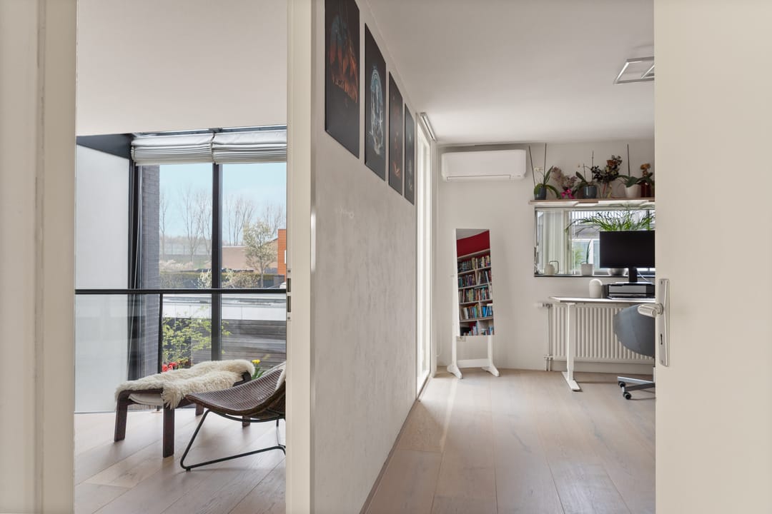 Modern Semi-Detached Home with Mezzanine in Almere Literatuurwijk — 47