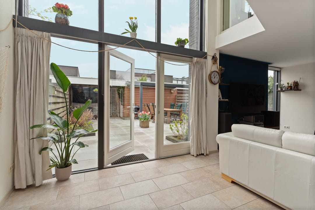 Modern Semi-Detached Home with Mezzanine in Almere Literatuurwijk — 53