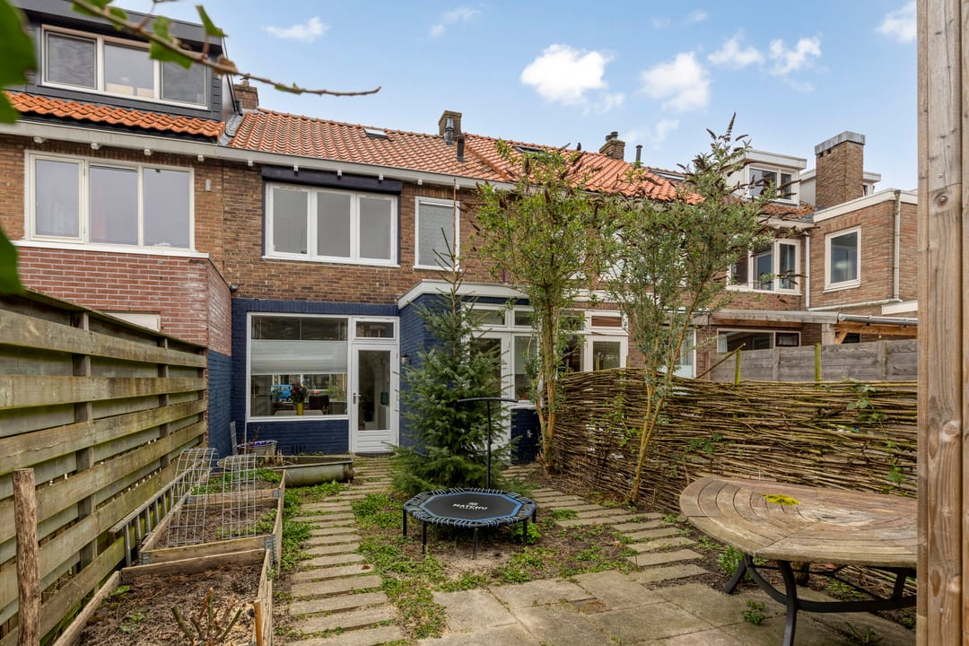 Charming 1930s terraced home with gardens in Arnhem Malburgen-West — 37