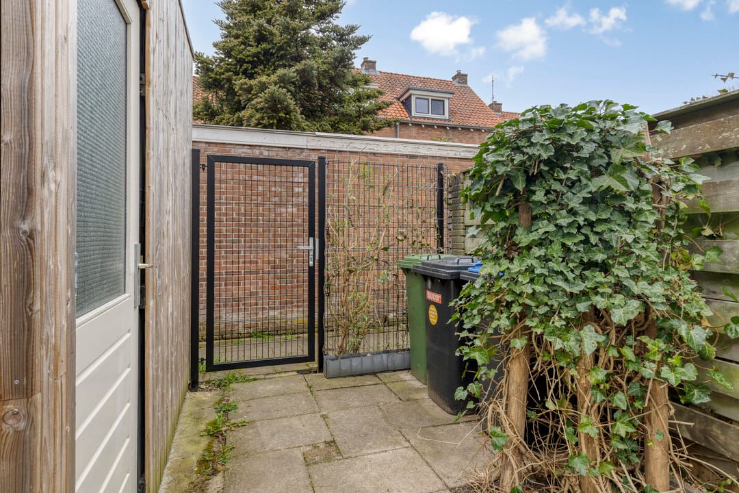 Charming 1930s terraced home with gardens in Arnhem Malburgen-West — 38