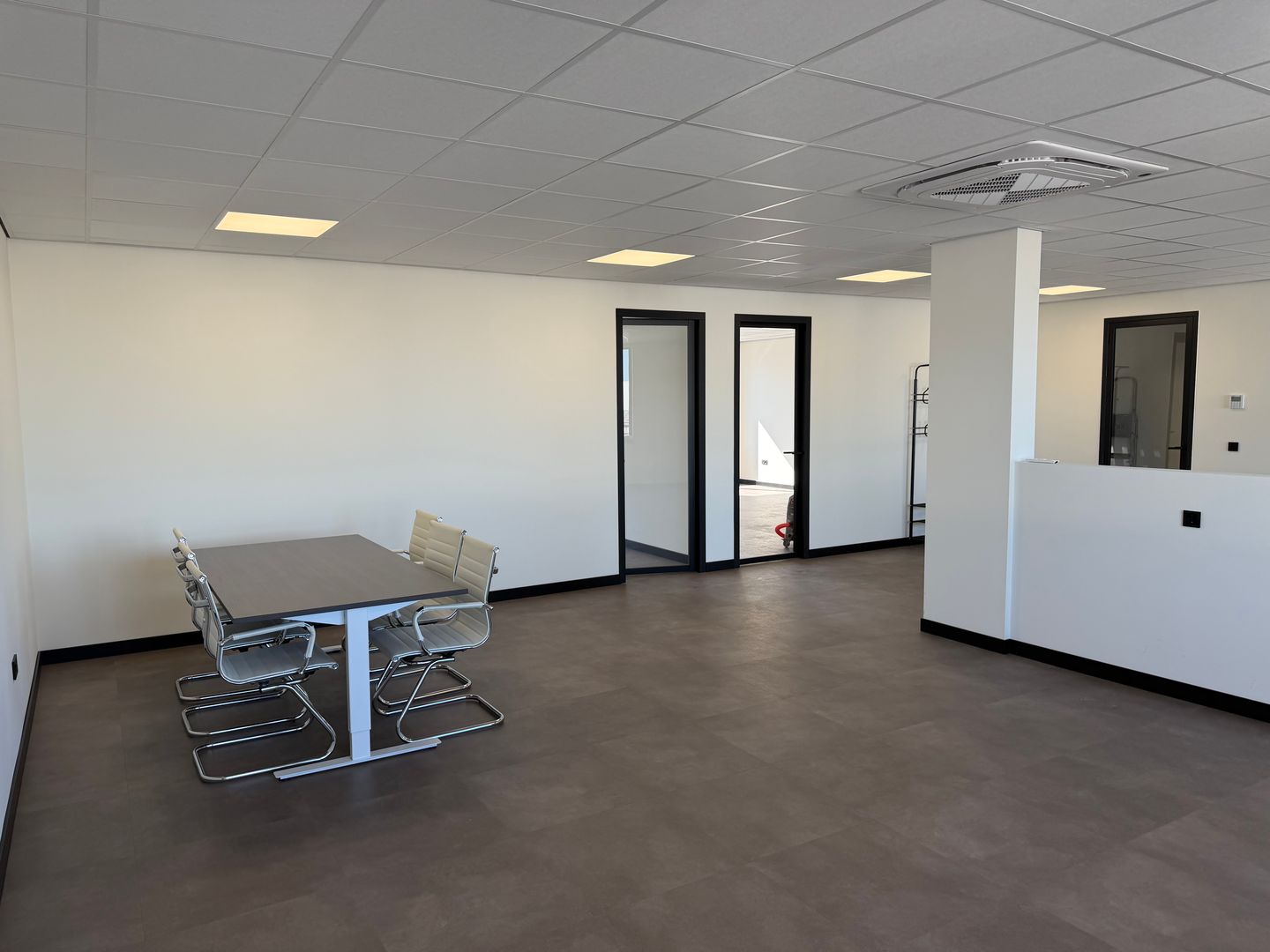 Bekijk foto 3 van Nieuwe Bredase Baan 10-E
