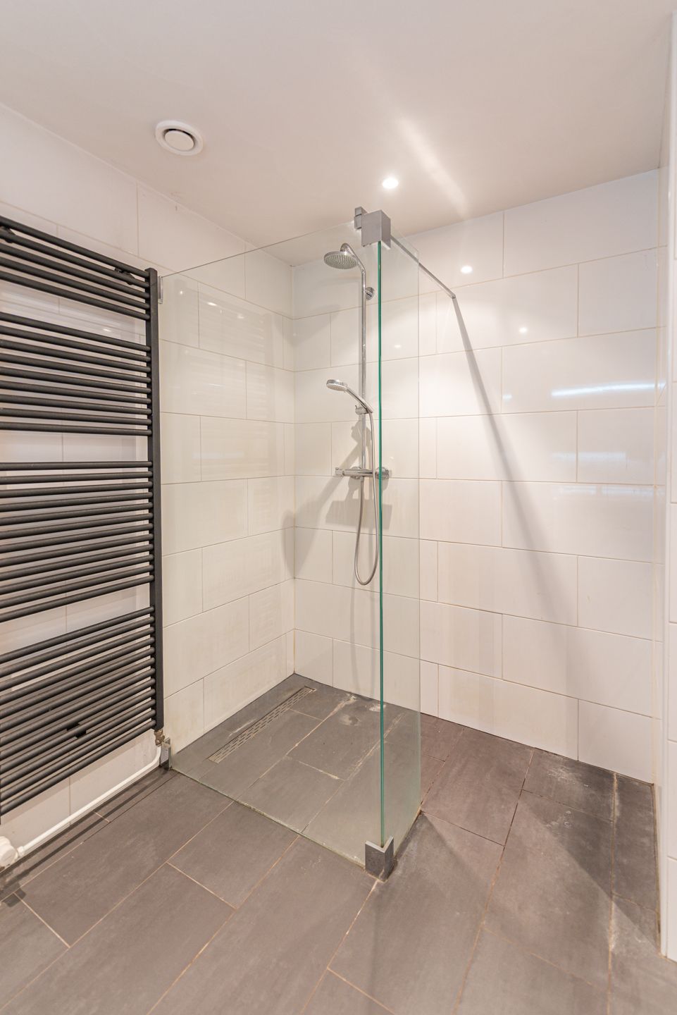 Bright top-floor apartment with stunning roof terrace and panoramic views in Hilversum — 26