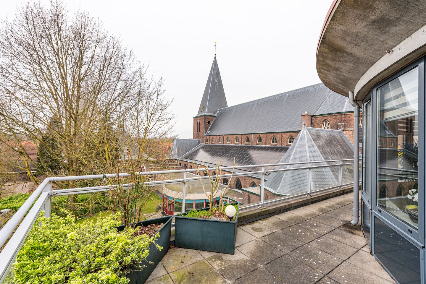 Bright top-floor apartment with stunning roof terrace and panoramic views in Hilversum — 29