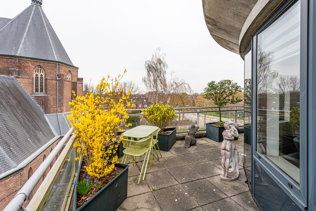 Bright top-floor apartment with stunning roof terrace and panoramic views in Hilversum — 31