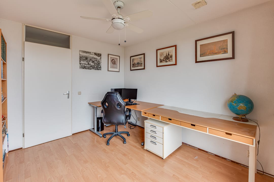 Bright top-floor apartment with stunning roof terrace and panoramic views in Hilversum — 17