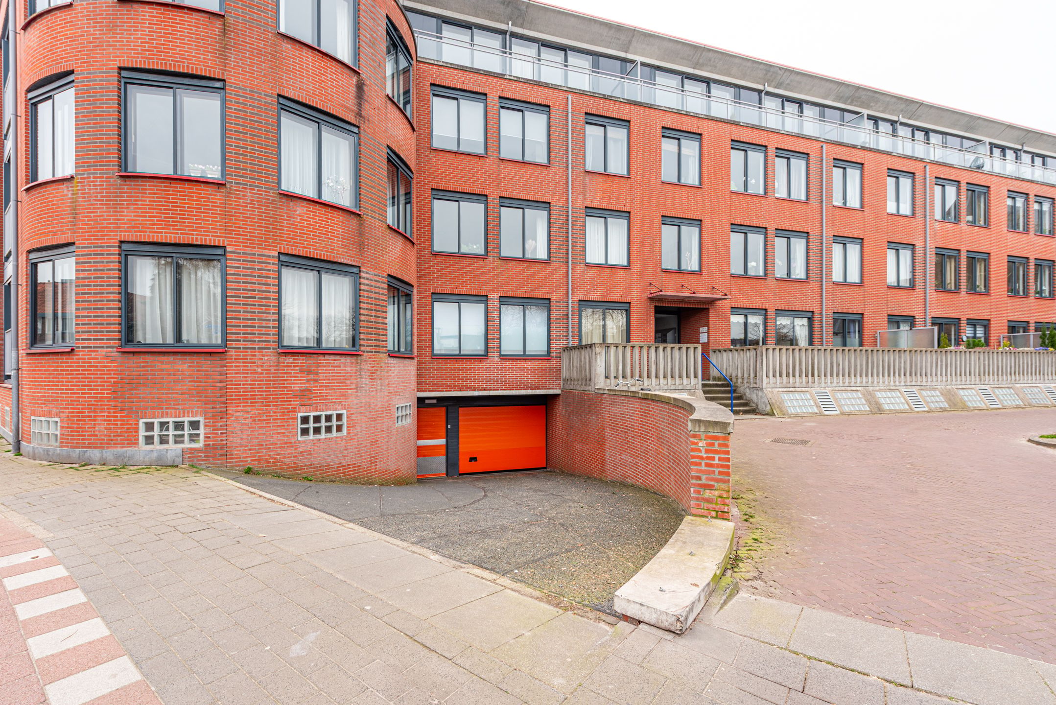 Bright top-floor apartment with stunning roof terrace and panoramic views in Hilversum — 42