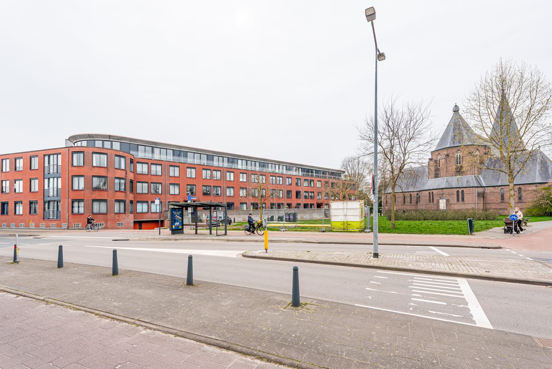 Bright top-floor apartment with stunning roof terrace and panoramic views in Hilversum — 43