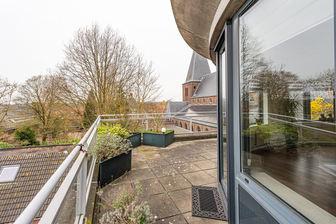 Bright top-floor apartment with stunning roof terrace and panoramic views in Hilversum — 28