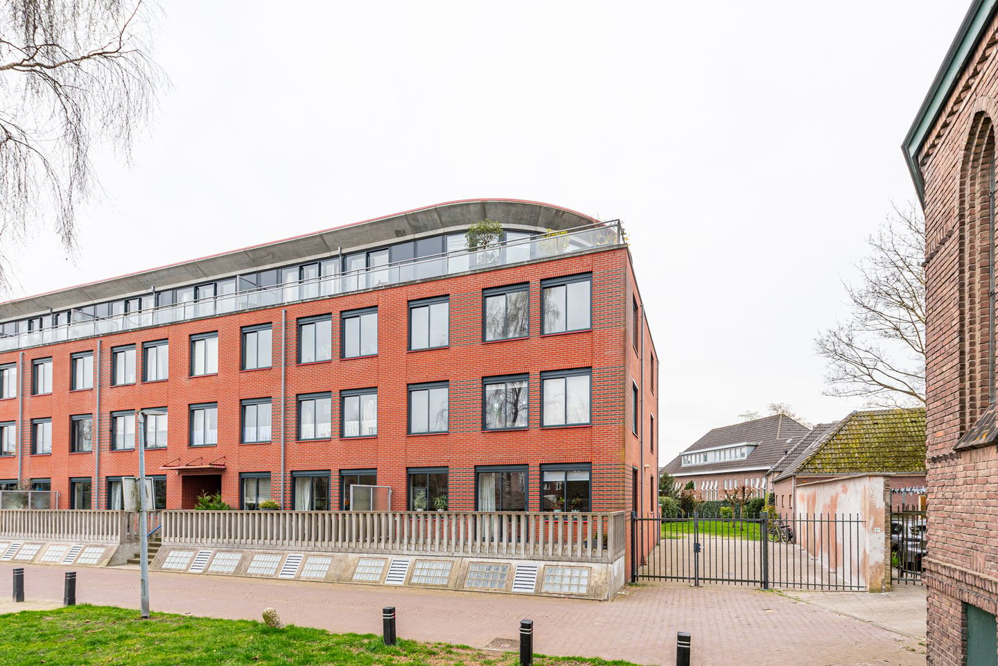 Bright top-floor apartment with stunning roof terrace and panoramic views in Hilversum — 40