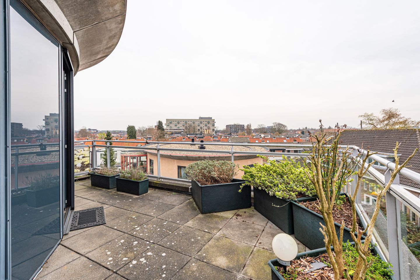Bright top-floor apartment with stunning roof terrace and panoramic views in Hilversum — 34