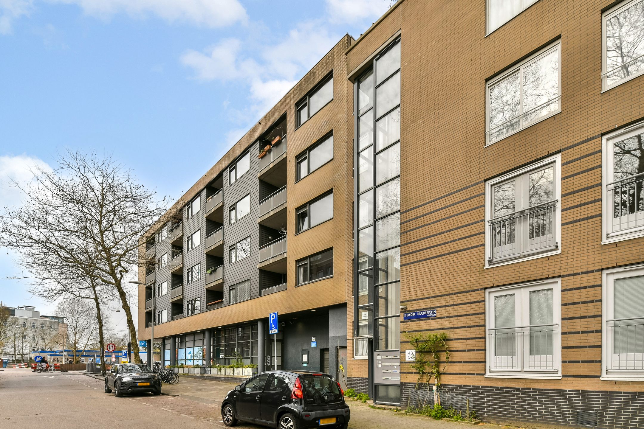 Photo 3 of Sarphatistraat 700