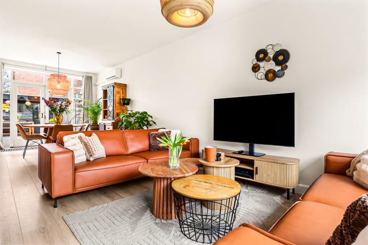 Photo 2 of Floresstraat 53