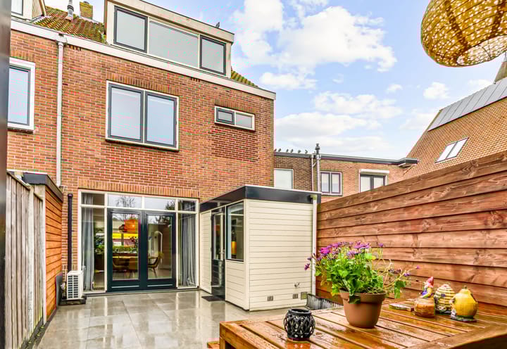 Photo 4 of Floresstraat 53