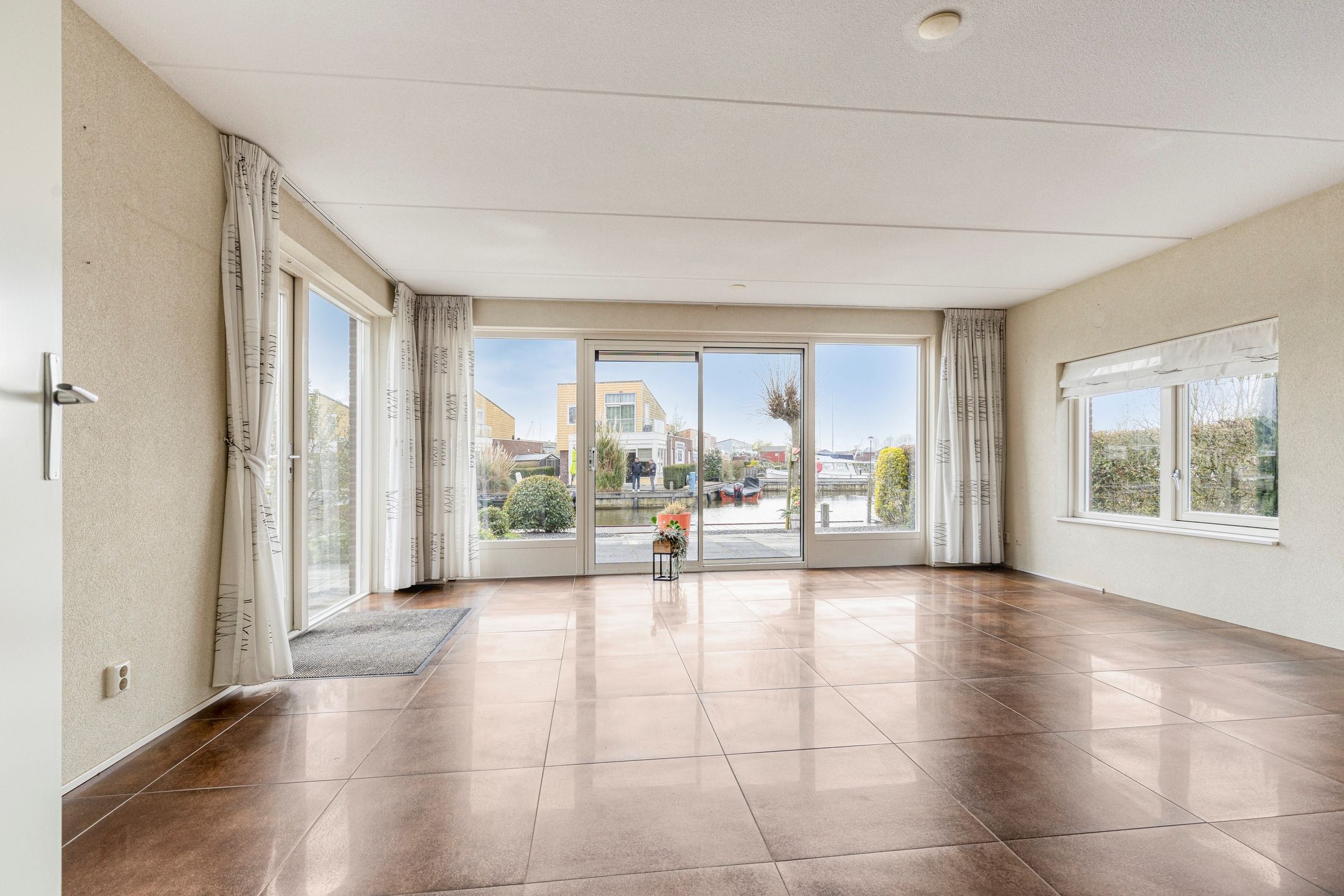 2-bedroom freehold villa in Oude-Tonge — photo 3 of 5