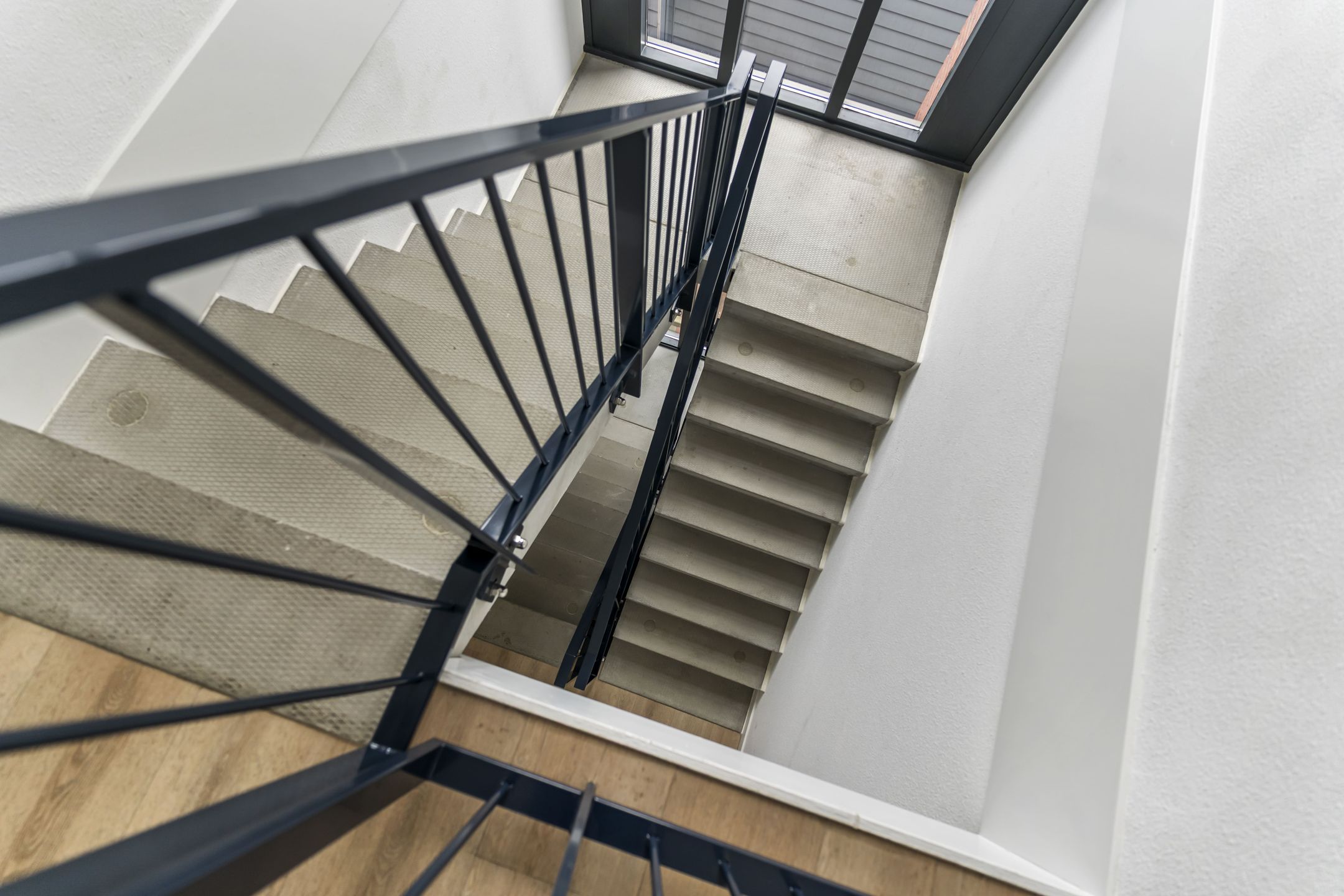 Foto 24 van Onderlangs 30-H