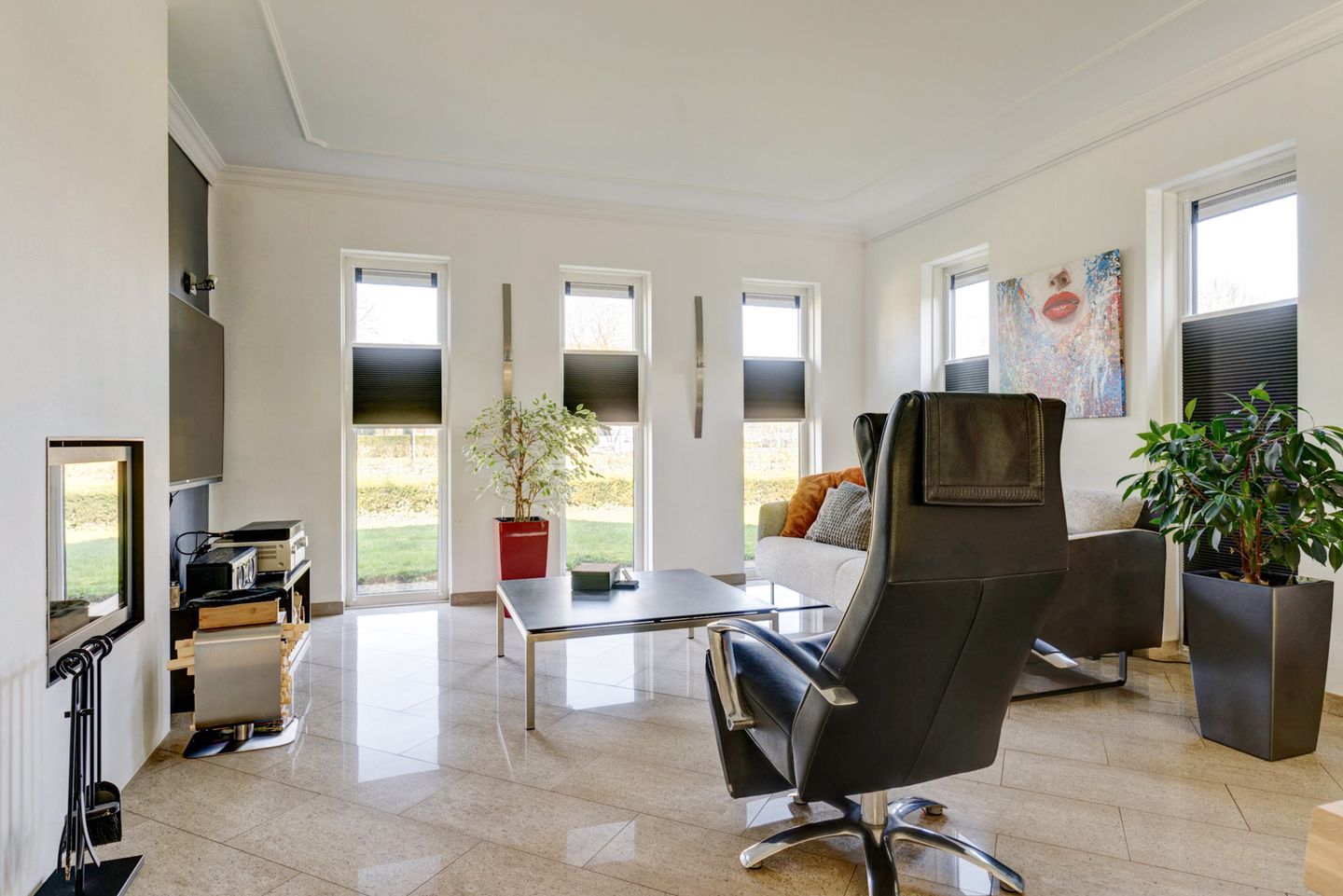 Bekijk foto 4 van Sint Walburg 1