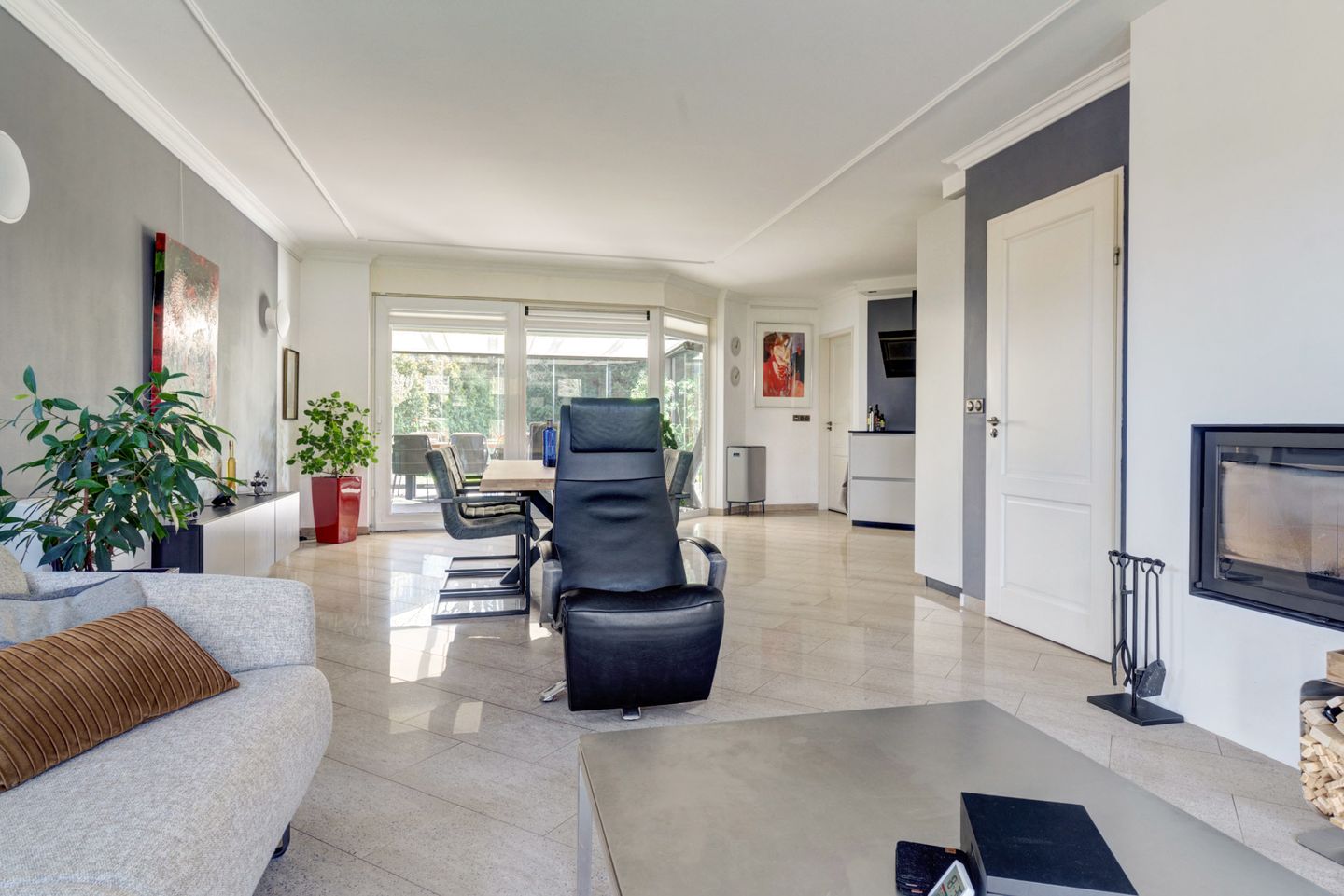 Bekijk foto 5 van Sint Walburg 1