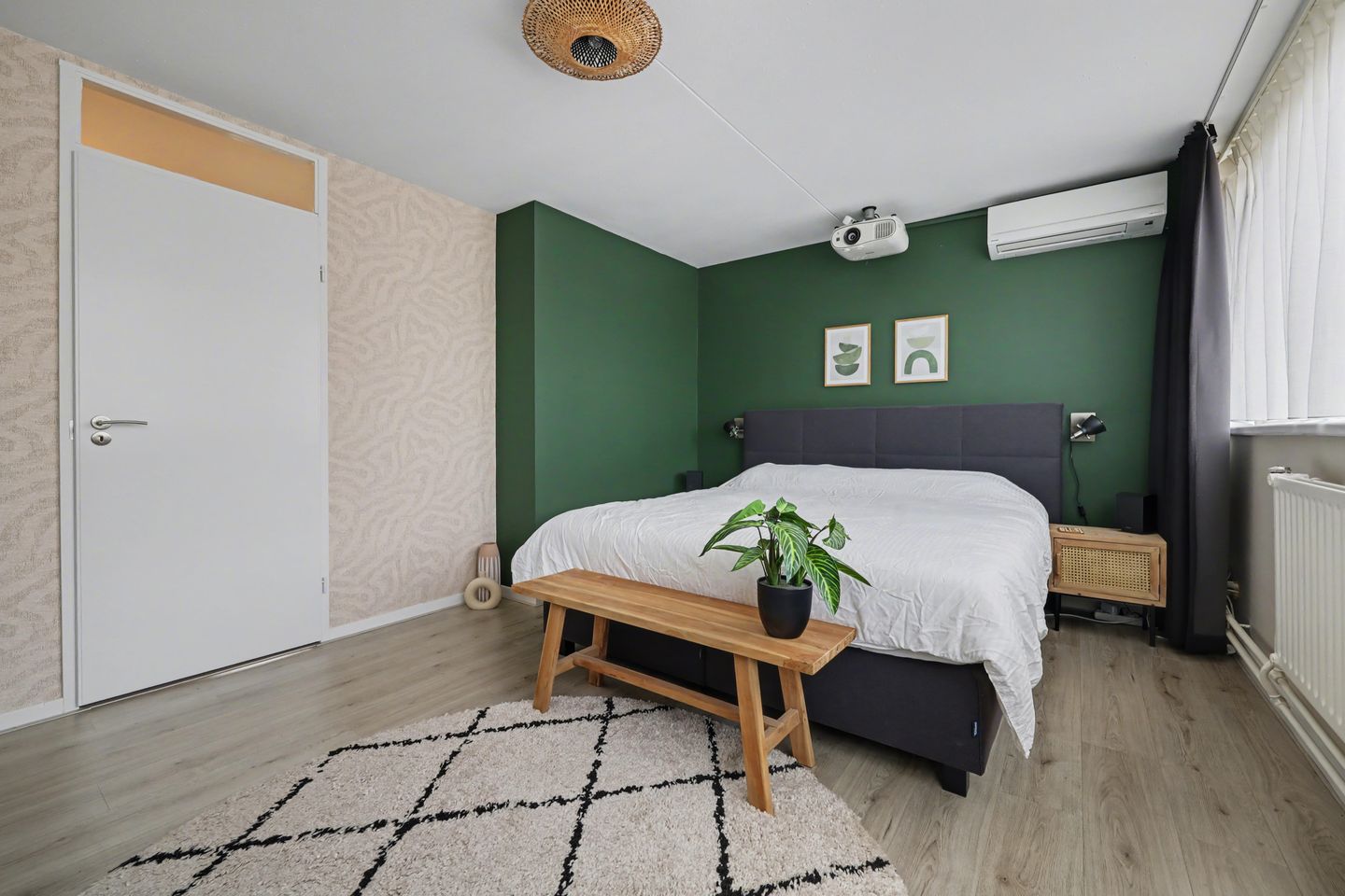 Spacious Energy Efficient Terraced Home with Solar Panels and West-Facing Garden — 20