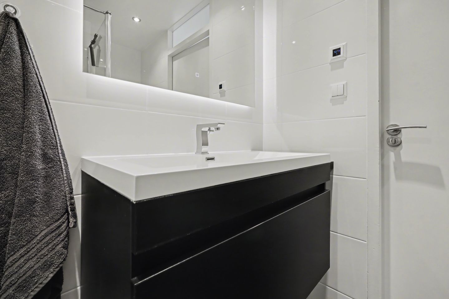 Spacious Energy Efficient Terraced Home with Solar Panels and West-Facing Garden — 25