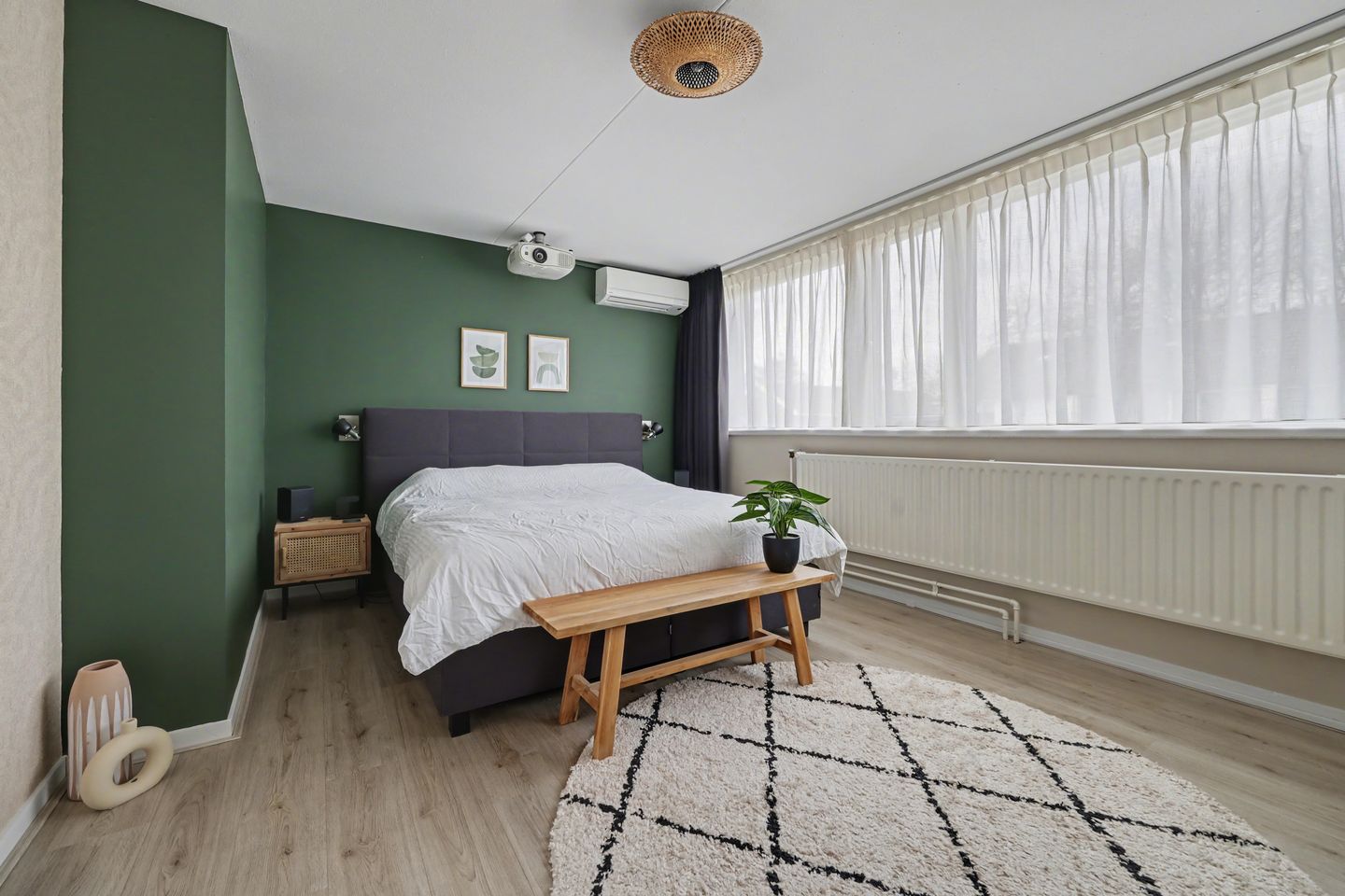 Spacious Energy Efficient Terraced Home with Solar Panels and West-Facing Garden — 19