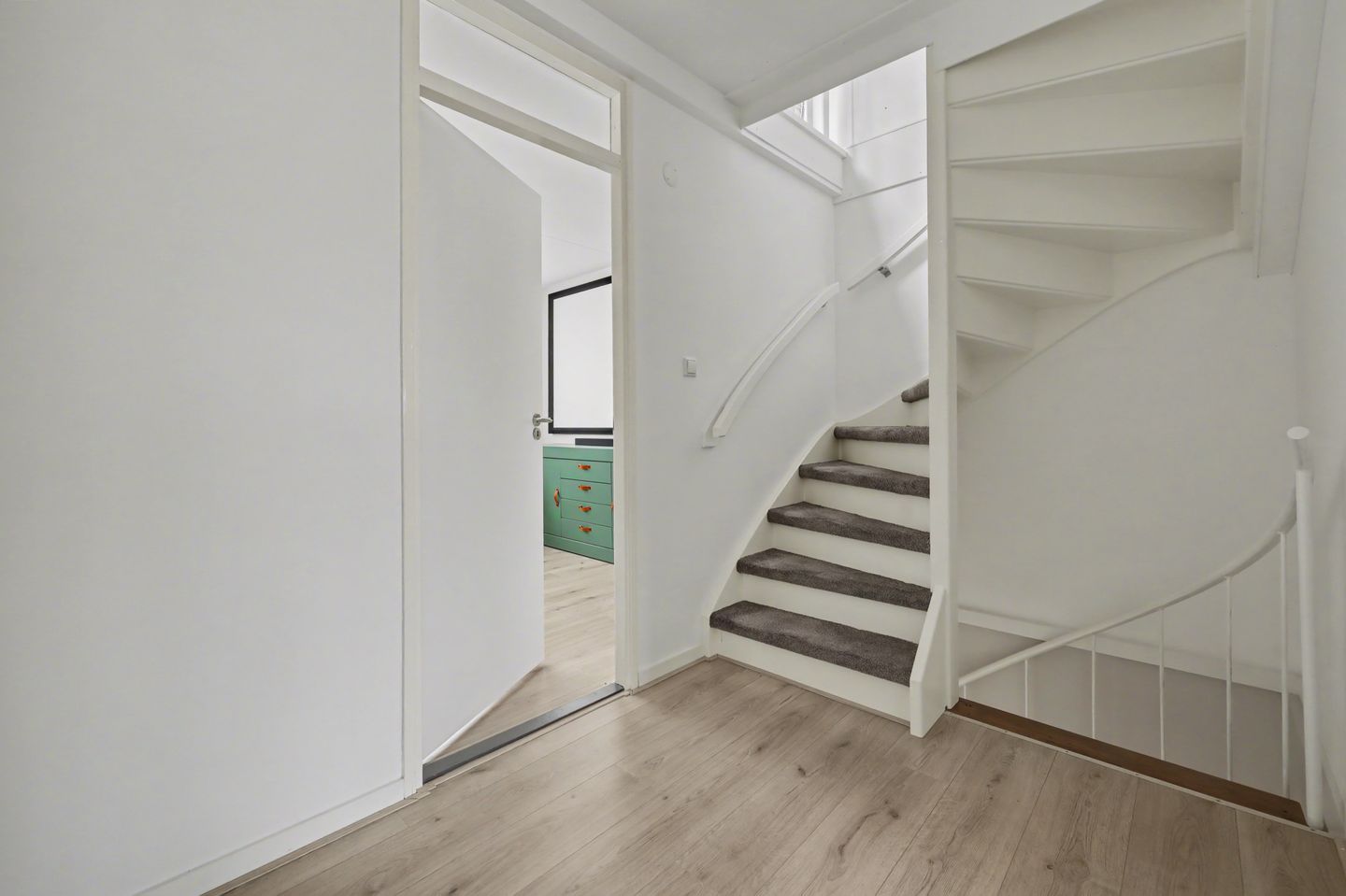 Spacious Energy Efficient Terraced Home with Solar Panels and West-Facing Garden — 29