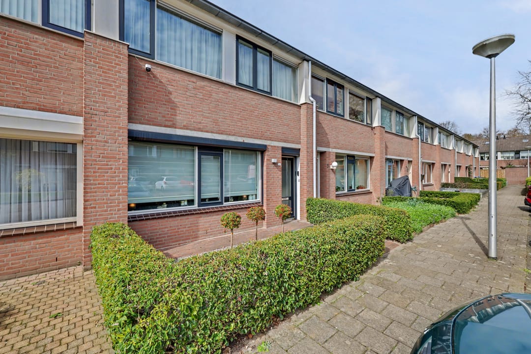 Spacious Energy Efficient Terraced Home with Solar Panels and West-Facing Garden — 43