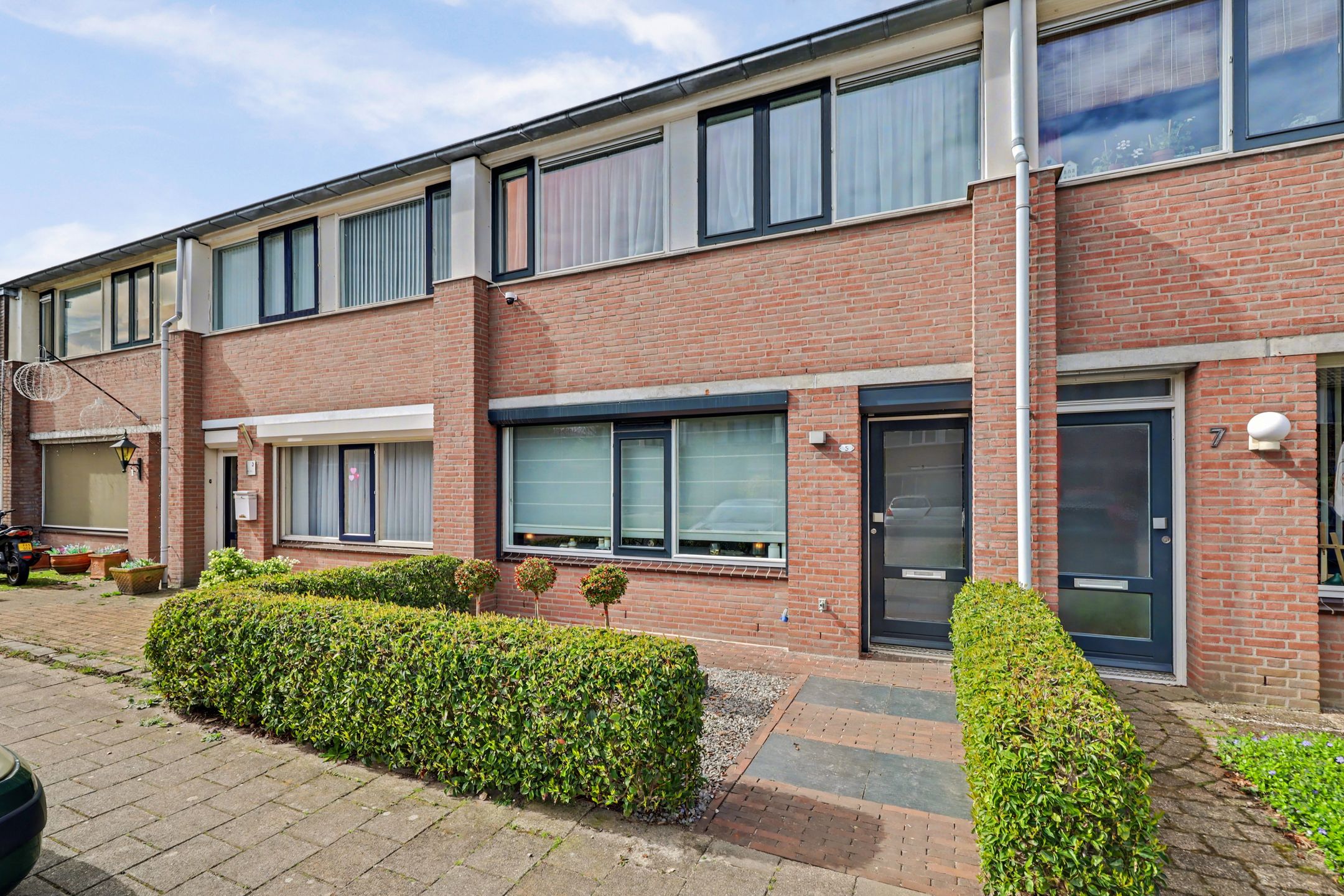 Spacious Energy Efficient Terraced Home with Solar Panels and West-Facing Garden — 45