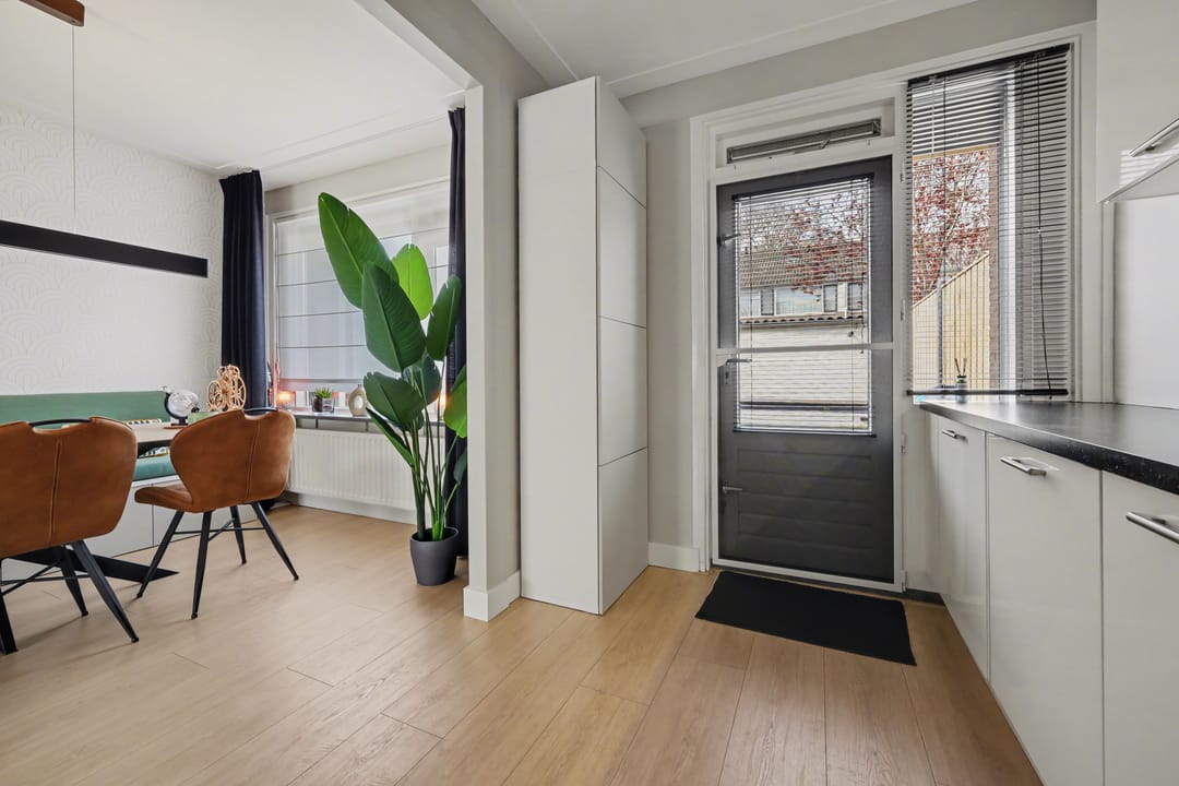 Spacious Energy Efficient Terraced Home with Solar Panels and West-Facing Garden — 16
