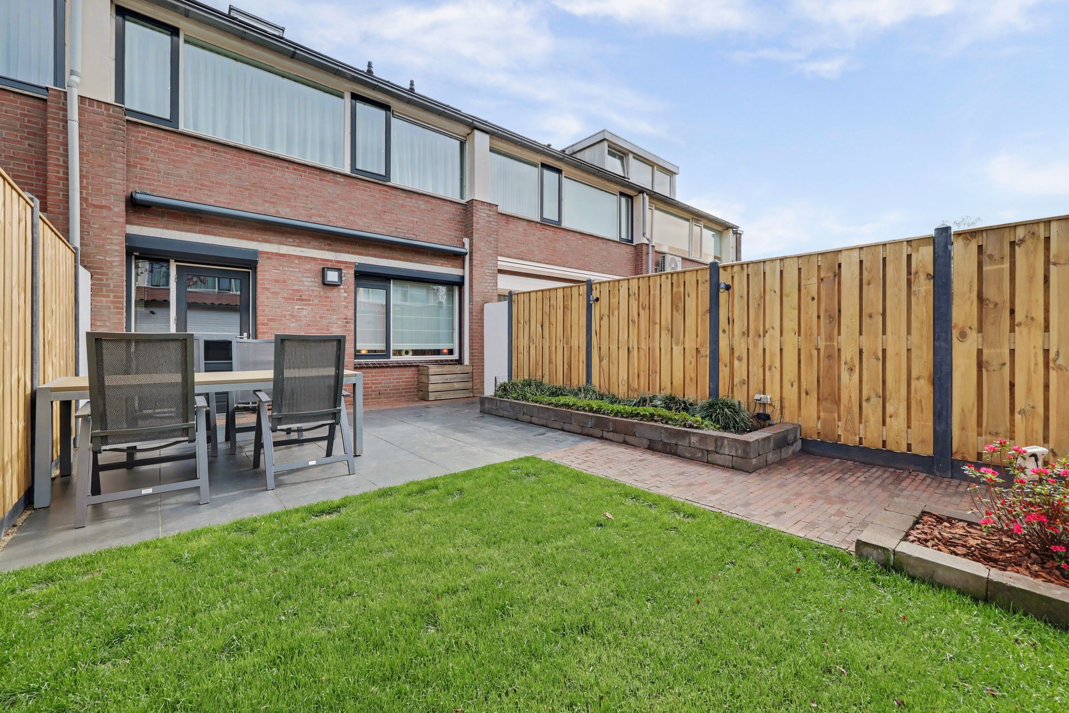 Spacious Energy Efficient Terraced Home with Solar Panels and West-Facing Garden — 39