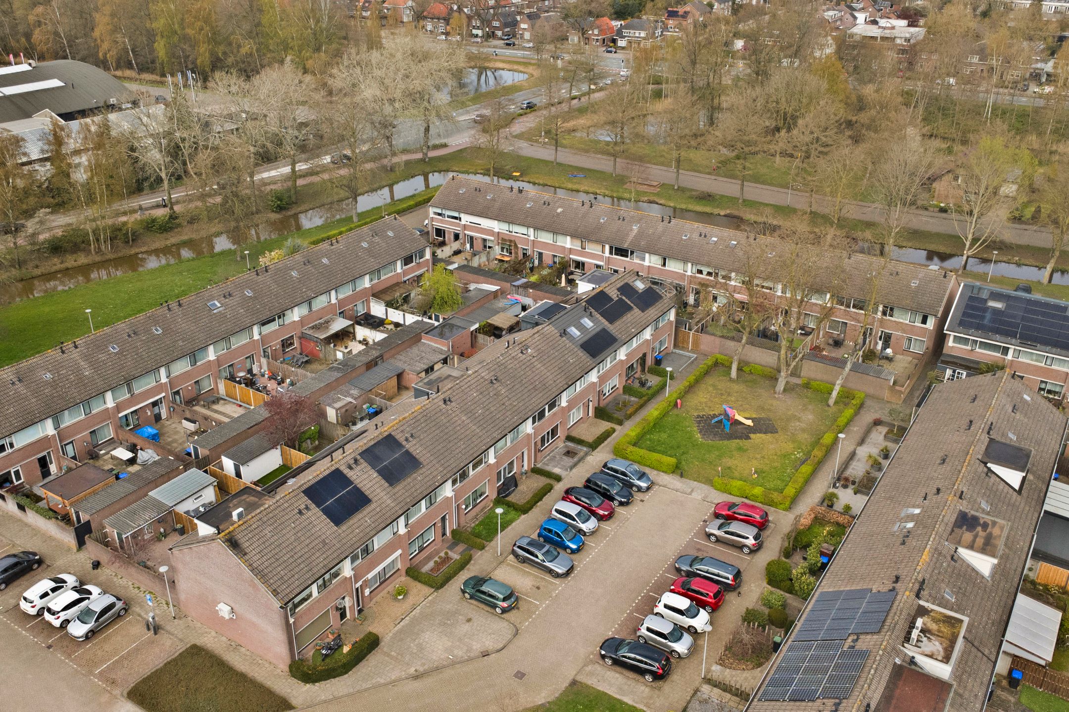 Spacious Energy Efficient Terraced Home with Solar Panels and West-Facing Garden — 51