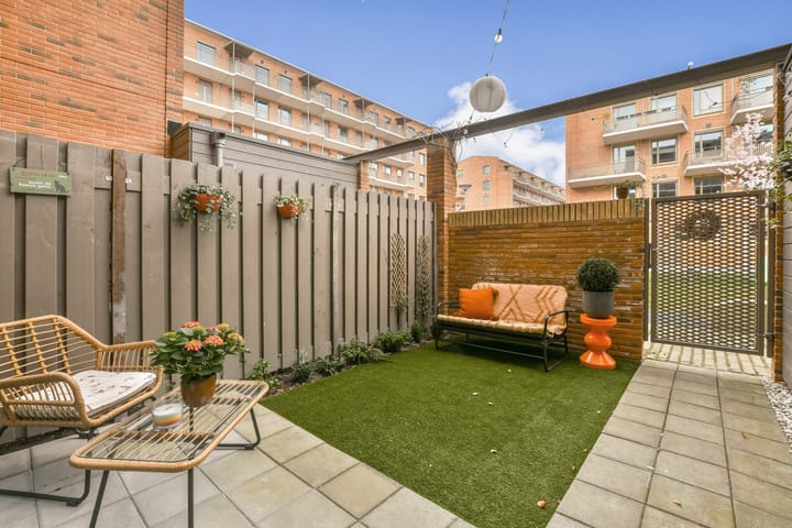 Photo 4 of Maria Beshof 54