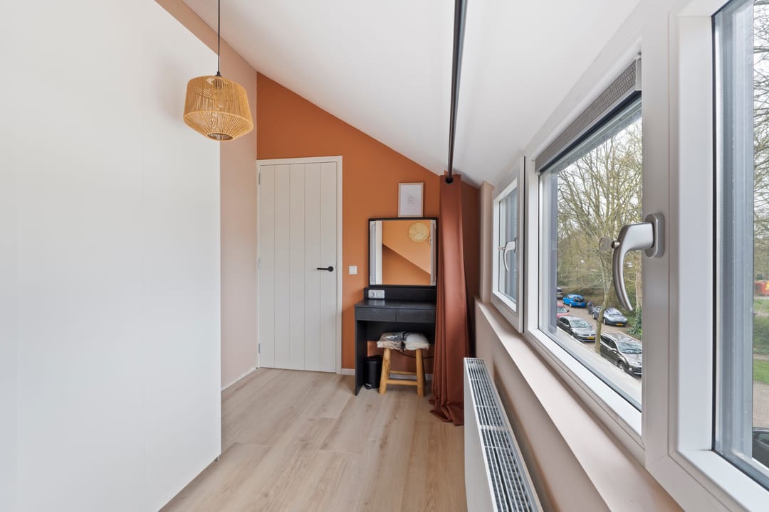 Spacious Family Home with Modern Interior, Garage and Sunny Backyard in Heiloo — 26