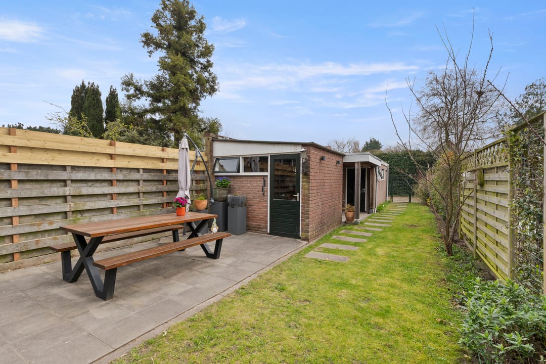 Spacious Family Home with Modern Interior, Garage and Sunny Backyard in Heiloo — 28