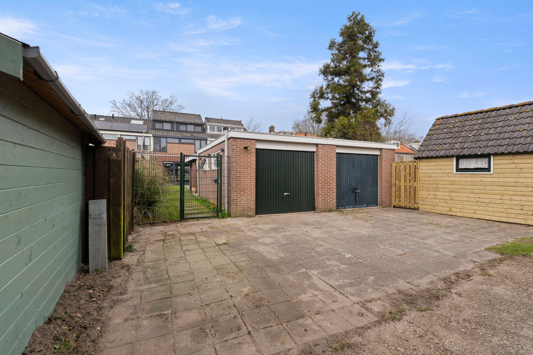 Spacious Family Home with Modern Interior, Garage and Sunny Backyard in Heiloo — 33