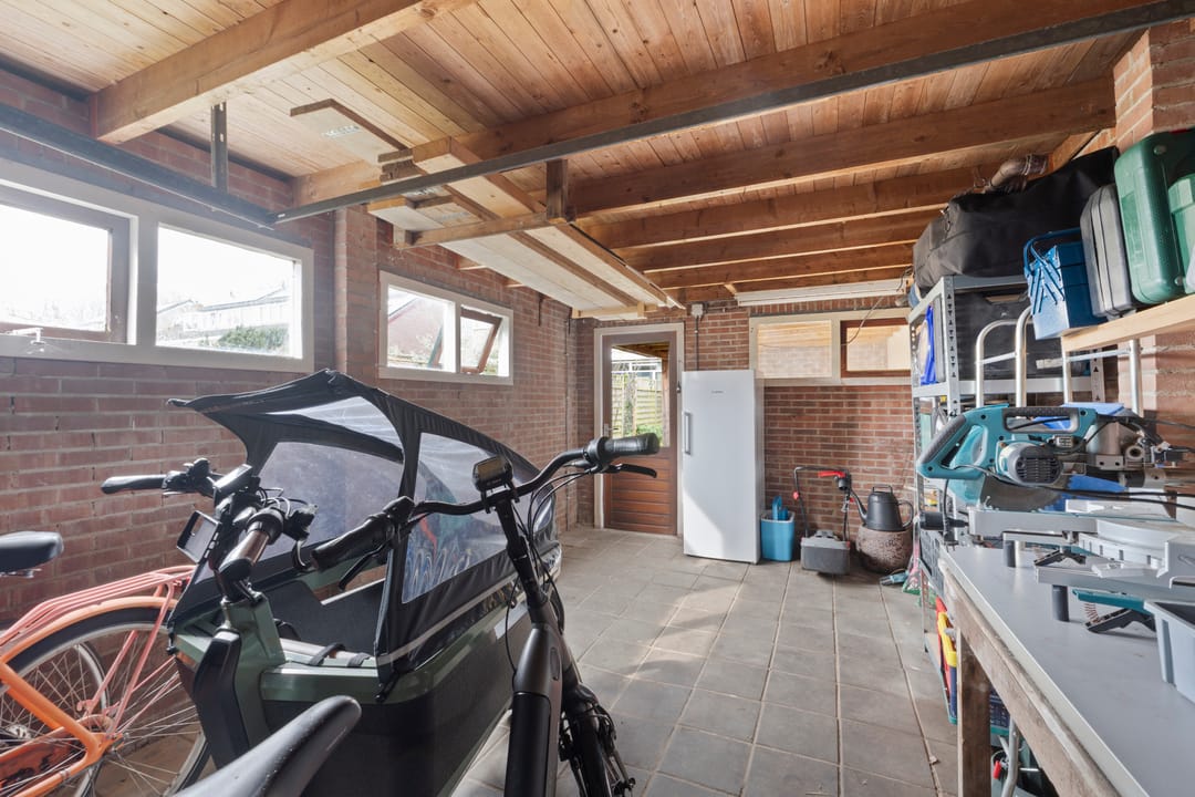 Spacious Family Home with Modern Interior, Garage and Sunny Backyard in Heiloo — 32