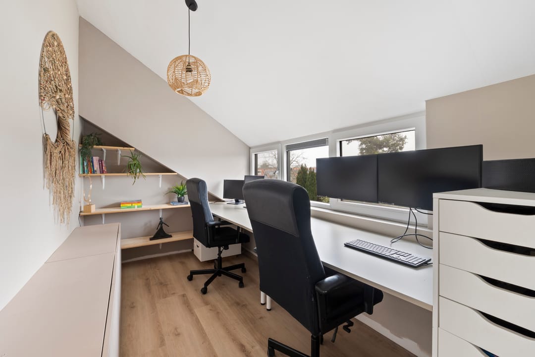 Spacious Family Home with Modern Interior, Garage and Sunny Backyard in Heiloo — 23