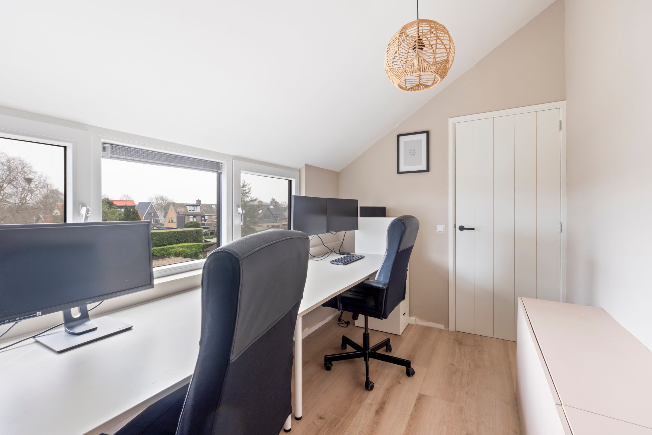 Spacious Family Home with Modern Interior, Garage and Sunny Backyard in Heiloo — 24