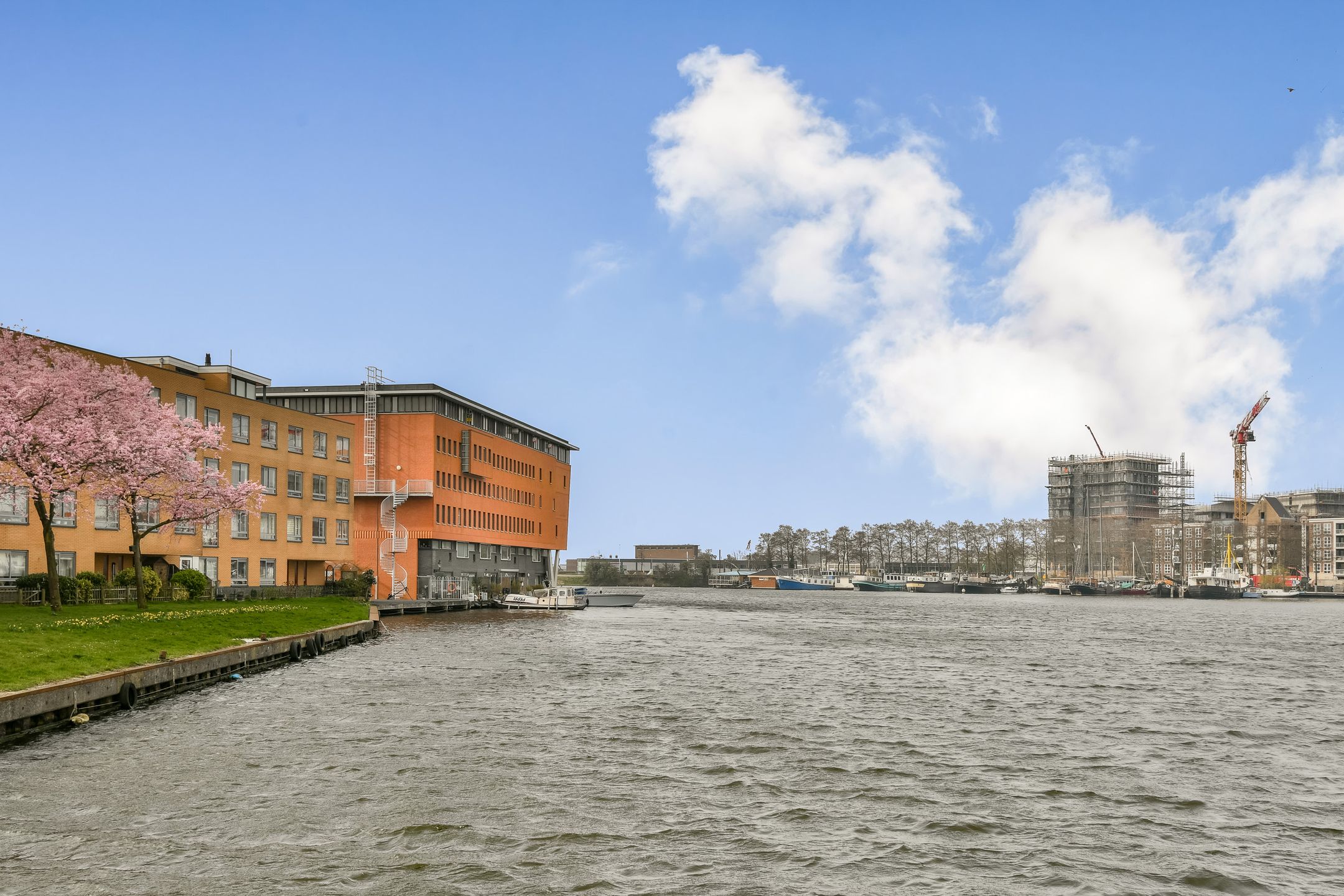 Waterfront apartment with panoramic views on Het Eiland Zaandam — 21