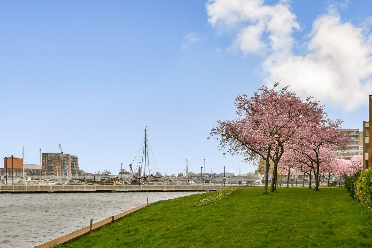 Waterfront apartment with panoramic views on Het Eiland Zaandam — 20