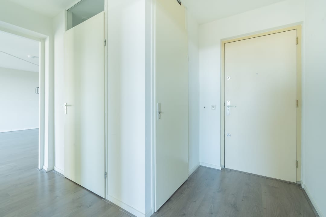 Spacious 3-room apartment with private parking in Hoofddorp centre — 17