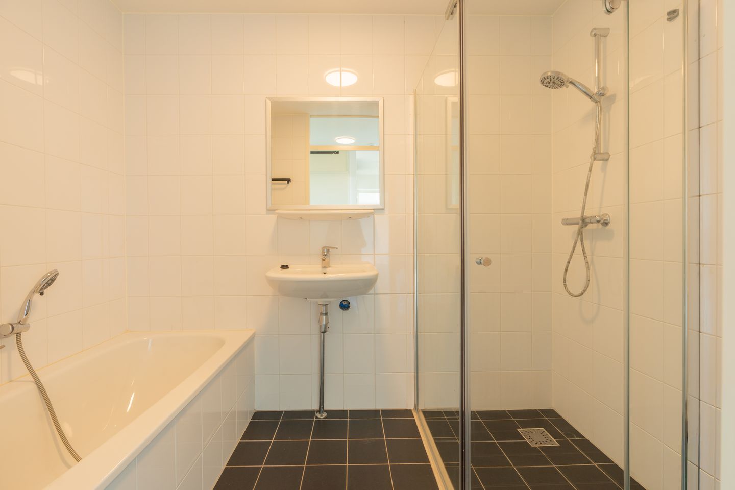Spacious 3-room apartment with private parking in Hoofddorp centre — 19