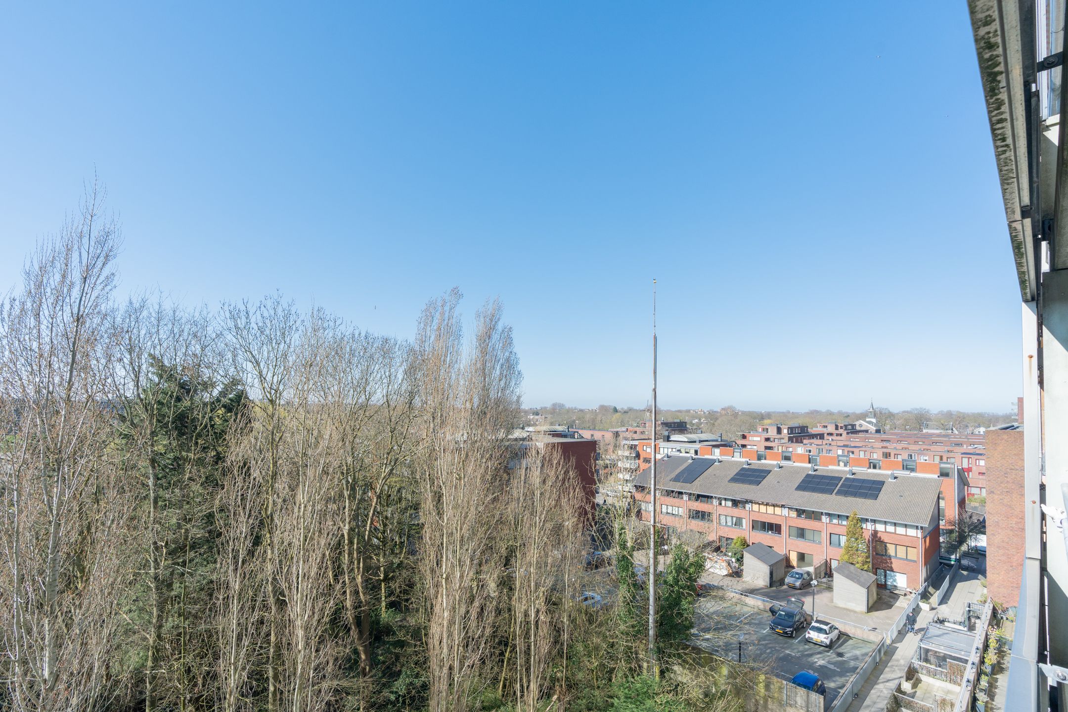 Spacious 3-room apartment with private parking in Hoofddorp centre — 30