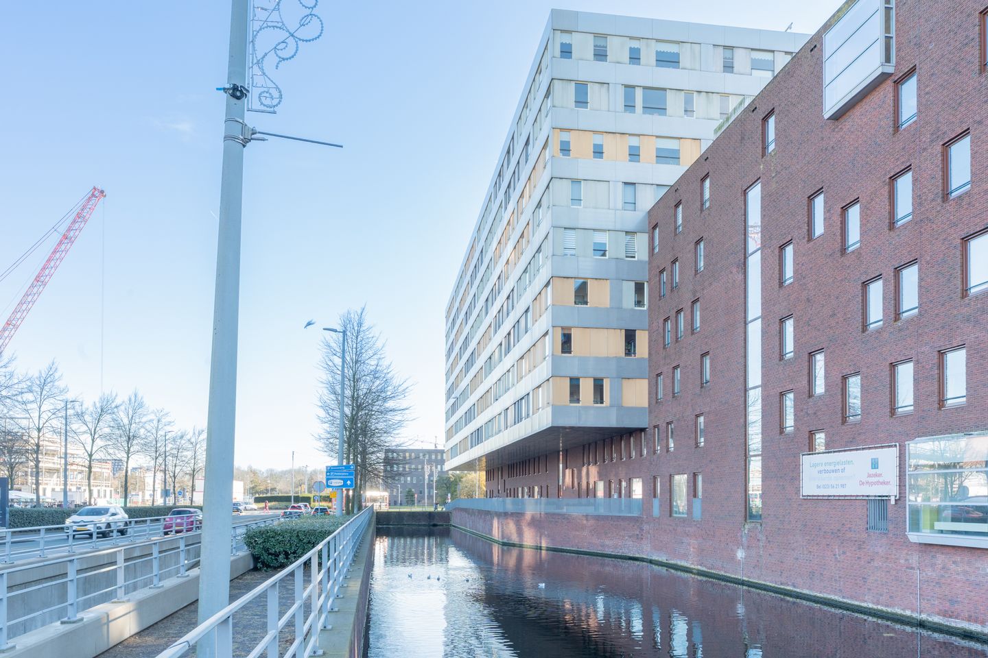 Spacious 3-room apartment with private parking in Hoofddorp centre — 35