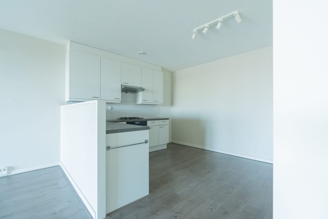 Spacious 3-room apartment with private parking in Hoofddorp centre — 13