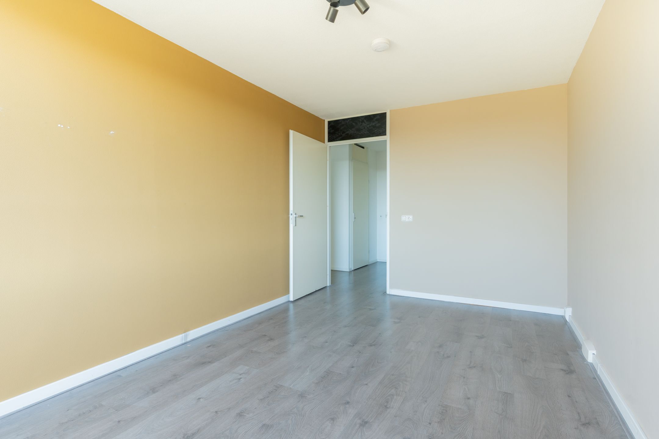 Spacious 3-room apartment with private parking in Hoofddorp centre — 24