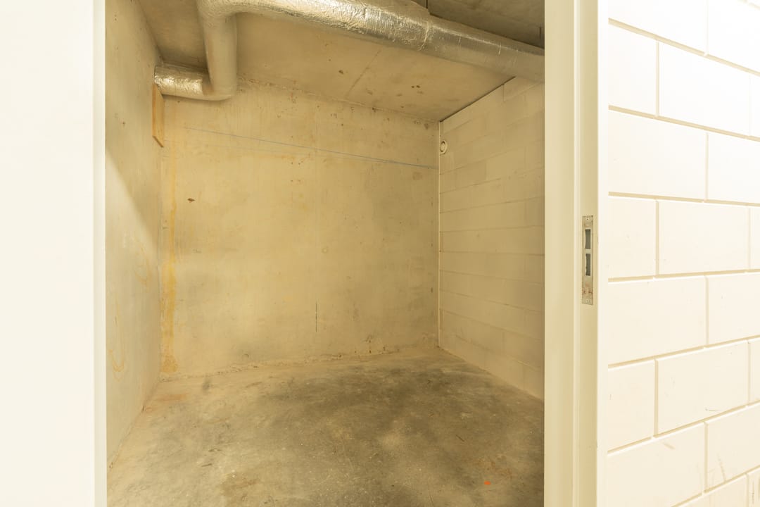 Spacious 3-room apartment with private parking in Hoofddorp centre — 32