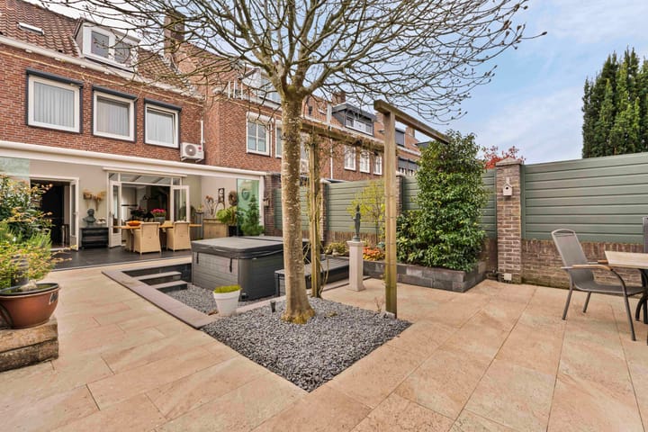 Photo 2 of Alberdingk Thijmstraat 20