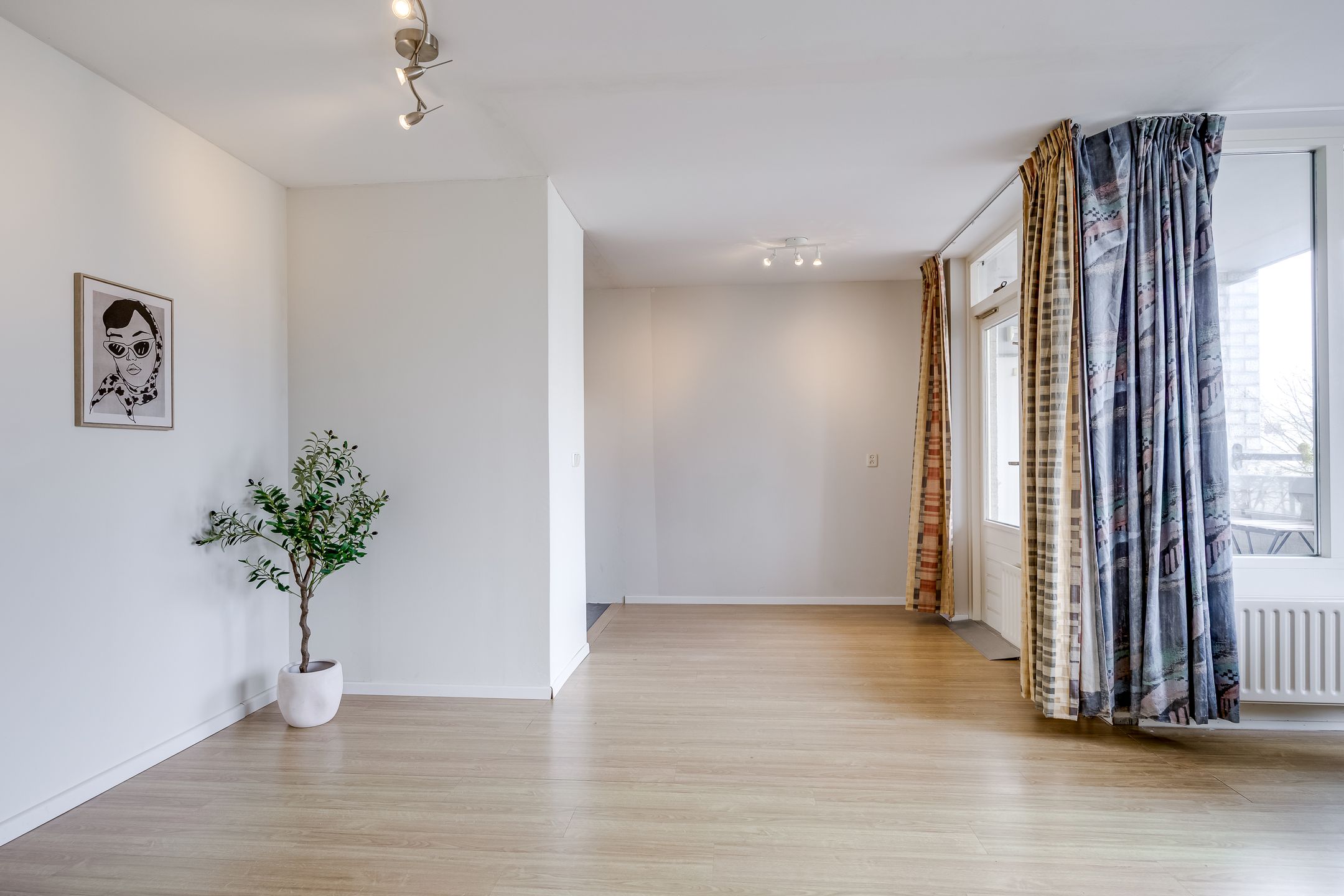 Foto 12 van Aartsbisschop Romerostraat 223