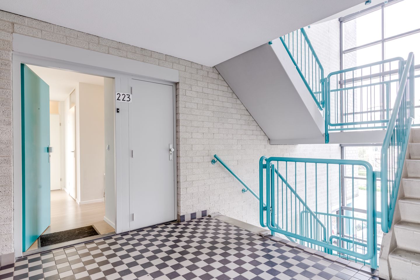 Foto 40 van Aartsbisschop Romerostraat 223