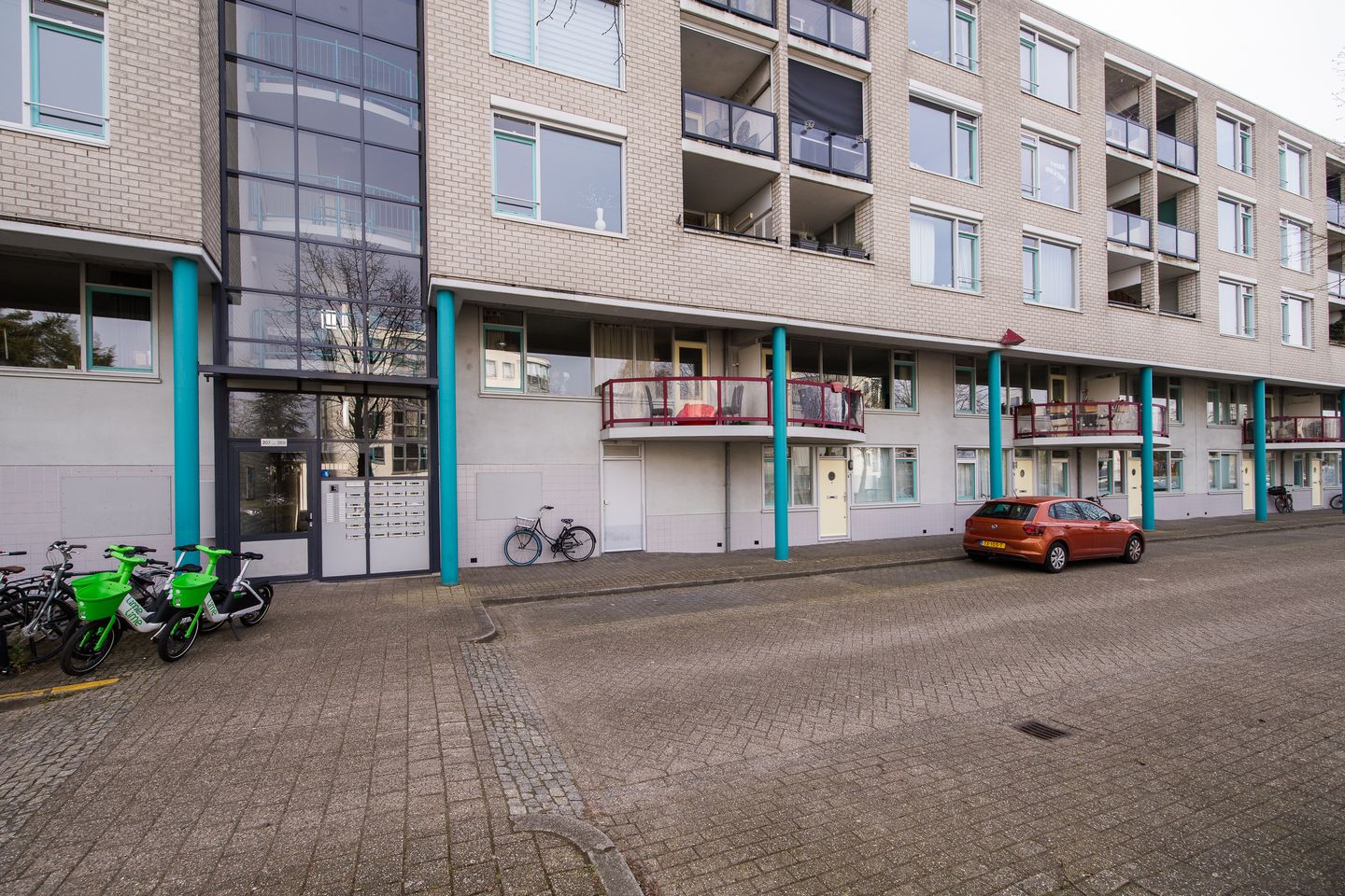 Foto 50 van Aartsbisschop Romerostraat 223